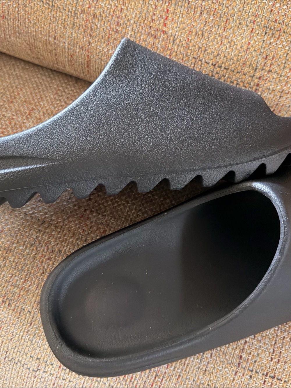 Brand New Yeezy Slides YS-01 Black – Men’s Size 11 - Picture 4 of 8